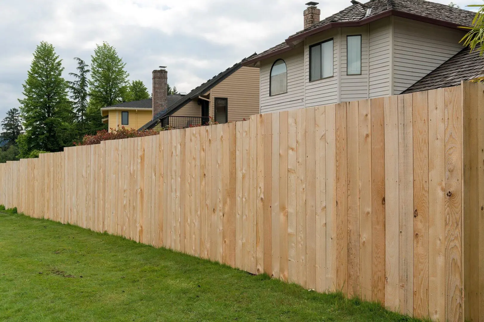 How to Choose the Perfect Custom Wood Fence for Your Business